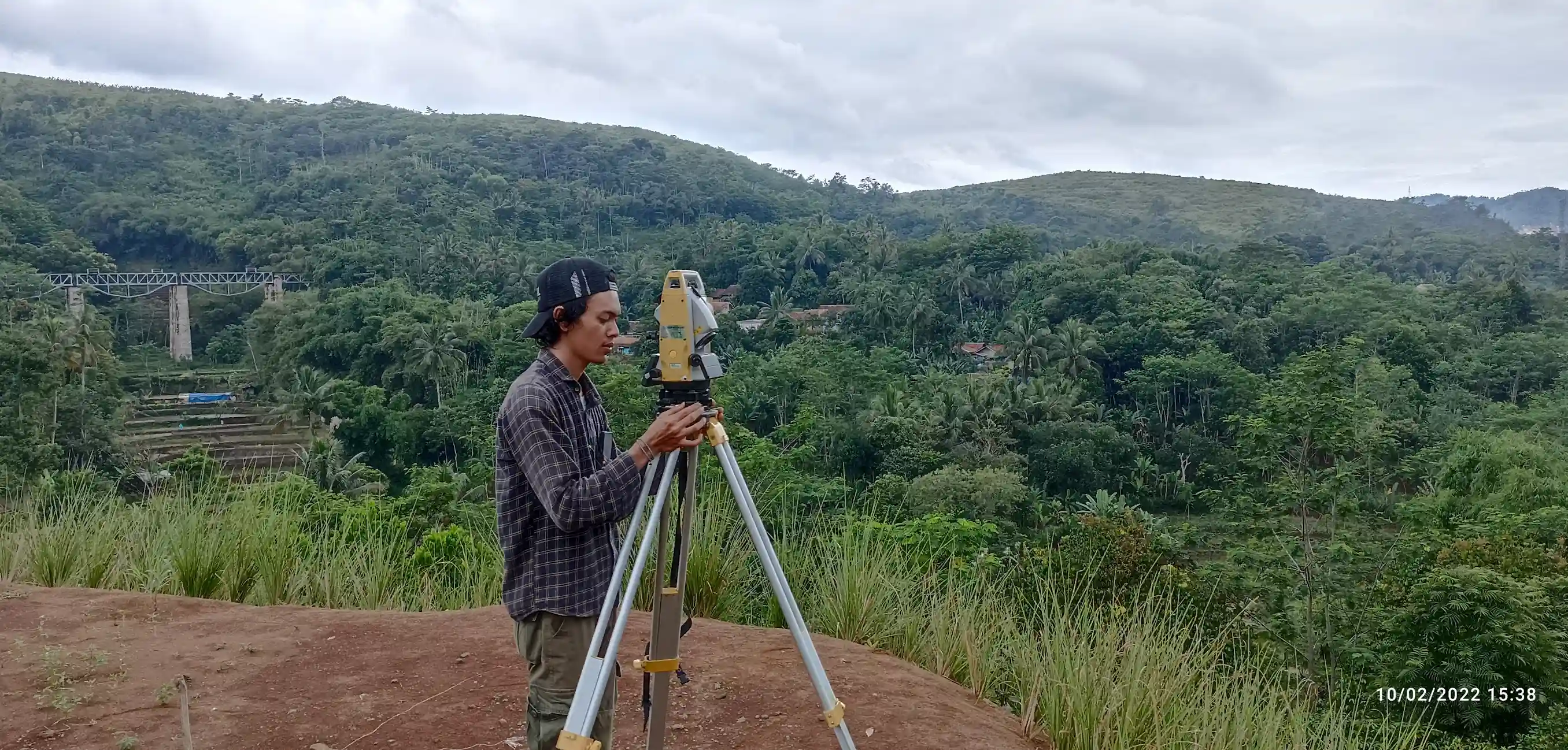 Pengukuran topografi untuk proyek pembangunan 3